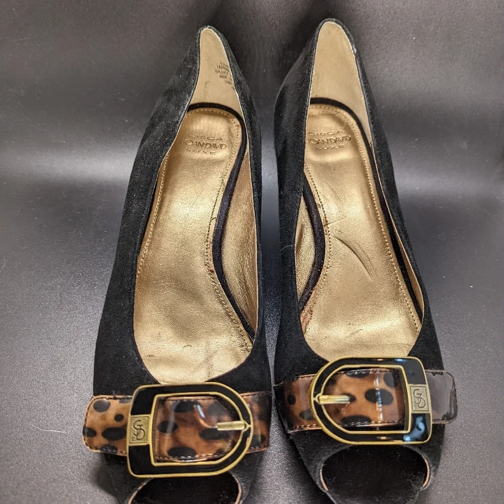 Circa‎ Joan & David Wedge Open Toe Buckle women's 8M Black & Cheetah
